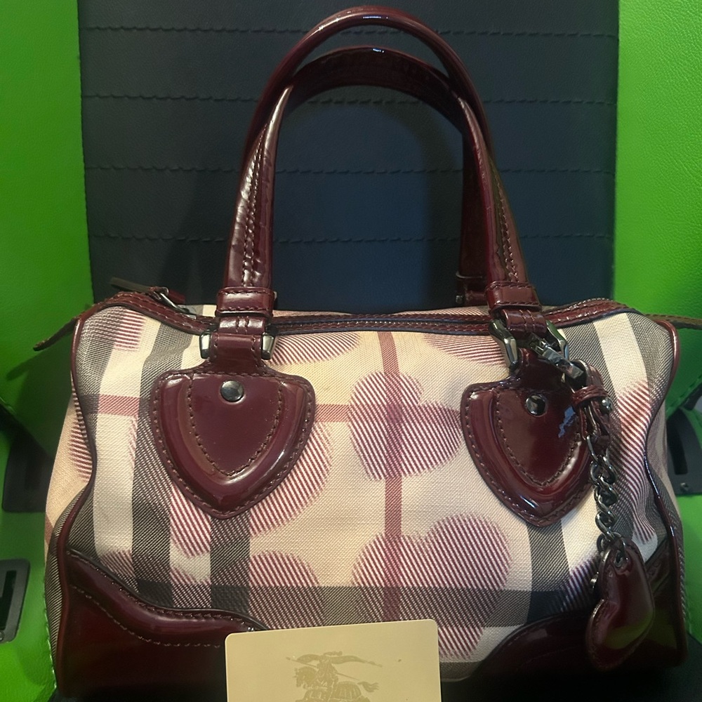 Authentic Burberry Burgundy Hearts House Check
Boston Bag Limited Edition